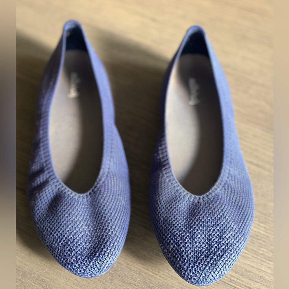 Blue allbirds women’s flats, brand new.